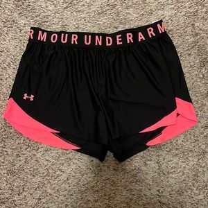 Underarmour women’s 2XL shorts.